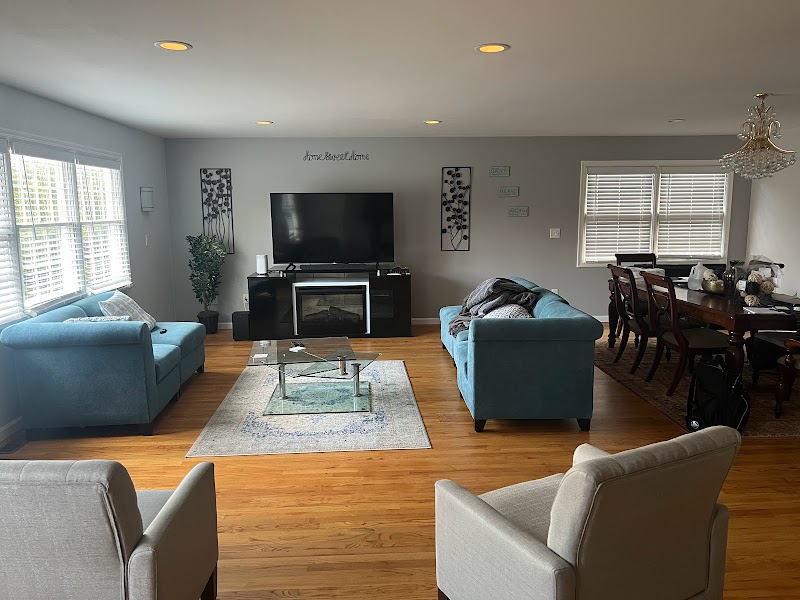 DB House sober living - Photo 2